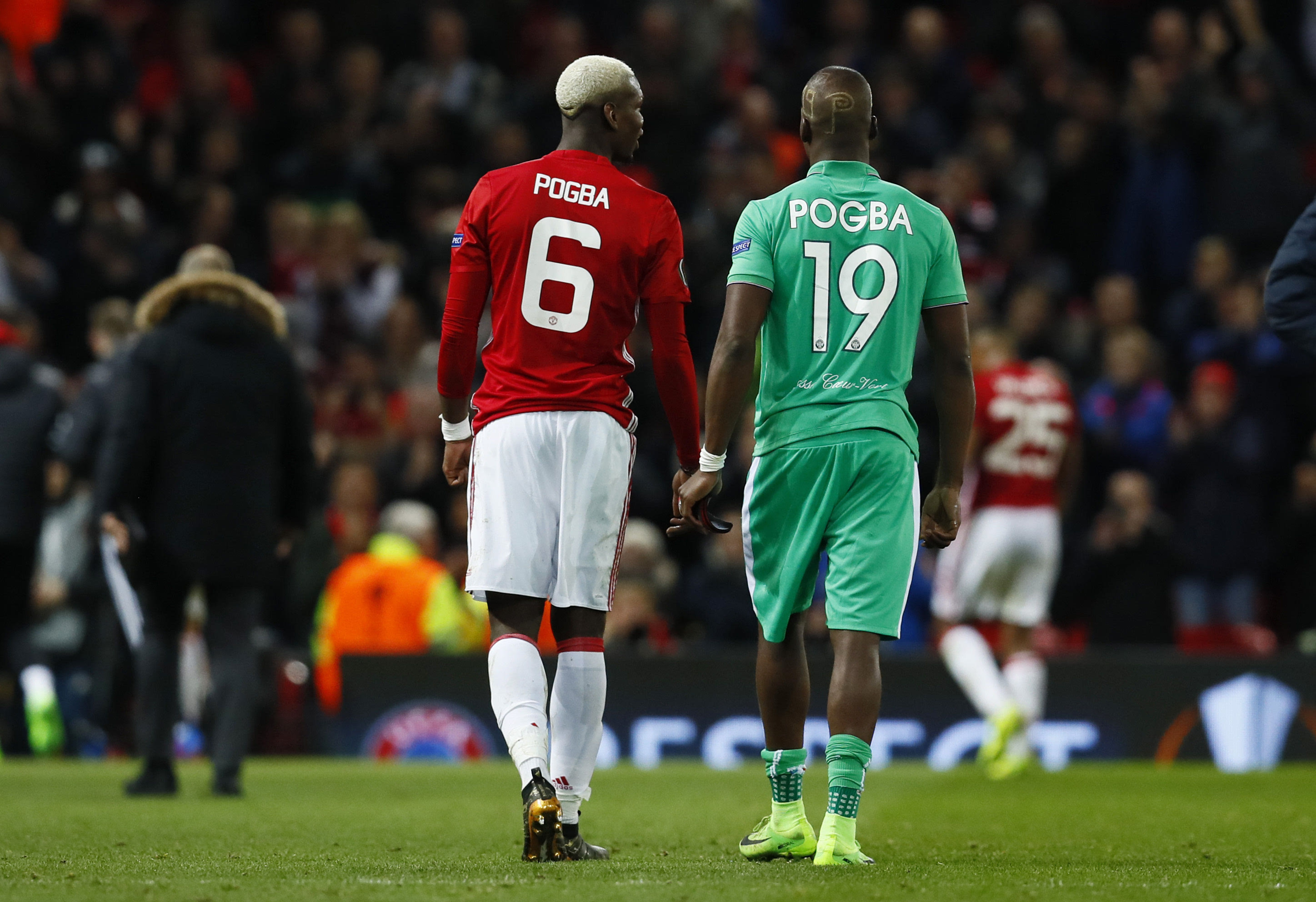 九游娱乐- 西亚卡姆在曼联比赛中锐不可当，重要助攻引发热议！观众掌声雷动